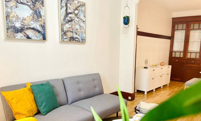 Vieux-Rosemont Apartamento | The Black Pearl: Cozy Vintage-Modern 5 bedrooms