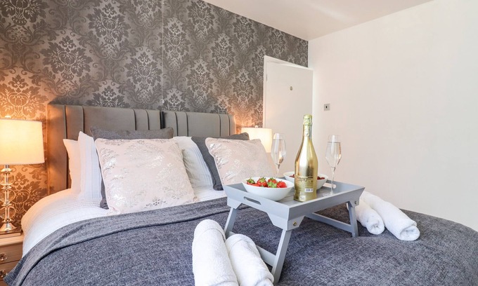 High Wycombe Casa | THE BLOSSOM WOODS, family friendly, with a garden in Downley