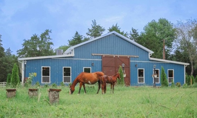 Murfreesboro Casa | The Blue Barn at the MeadowCreek