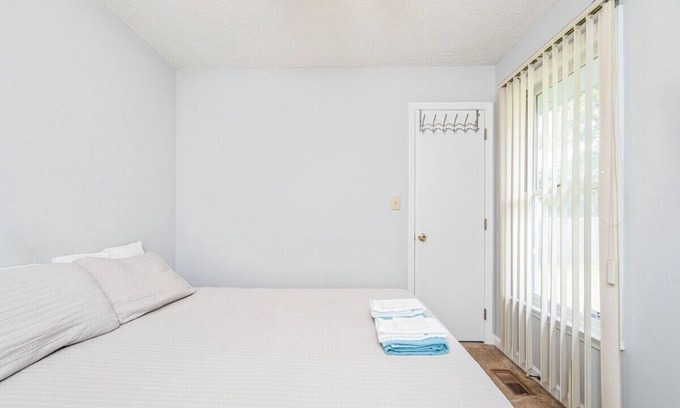 Fayetteville Casa | The Blue Burble Inn