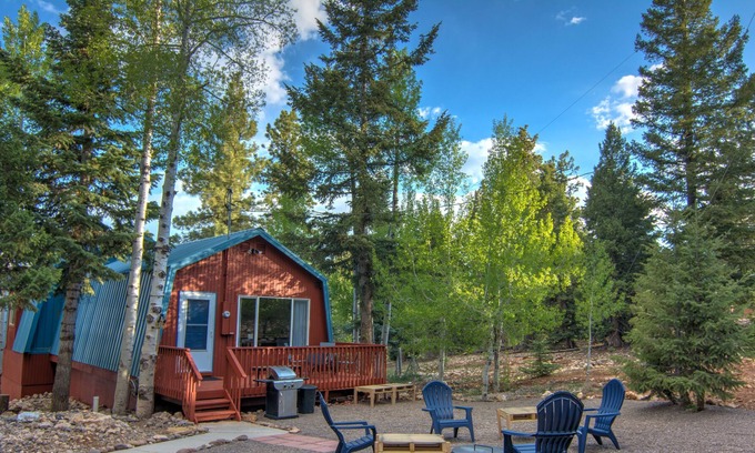 Meadow View Heights Cabaña | The Blue Cottage - Newly Renovated