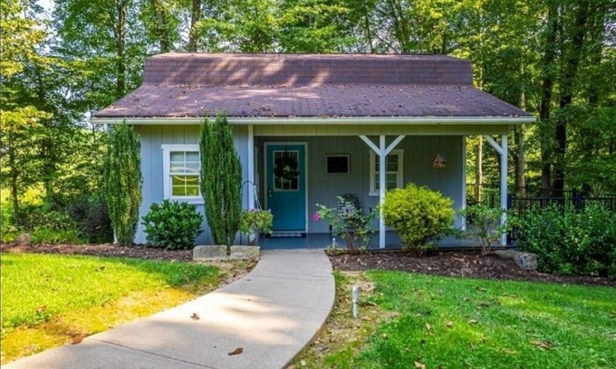 Dundee Cabaña | The Blue Door Cottage