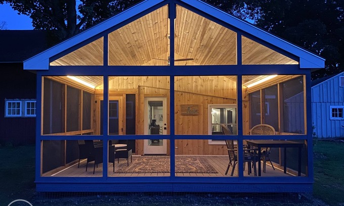 Ashley Falls Cabaña | The Blue Elm - A Historic Berkshire Cottage