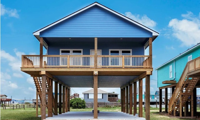 Surfside Beach Casa | The Blue Heron! Sleeps 12- 1K/2Q/6T