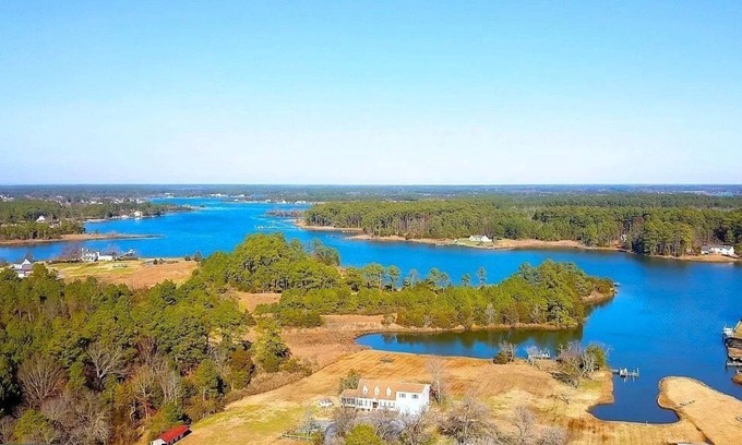 Woolford Casa | The Blue Heron-Spacious Waterfront Eastern Shore getaway with kayaks