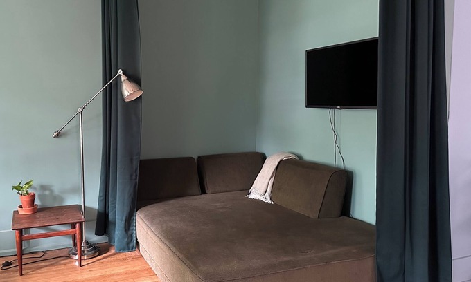 Detroit Apartamento | “The Blue Hotel” - Retreat in the heart of Detroit