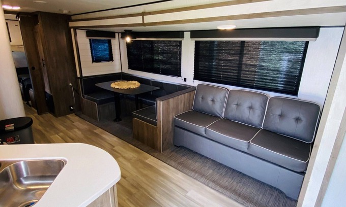 Cedar Lane Casa | The Blue Pelican - RV Lot