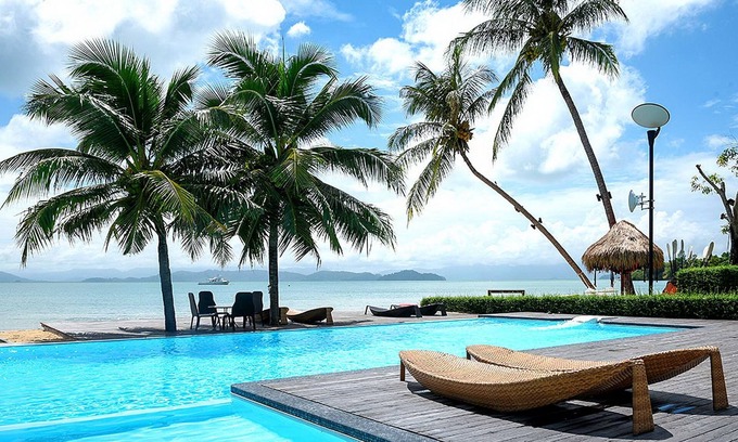 Ranong Hotel | The Blue Sky Resort Koh Payam