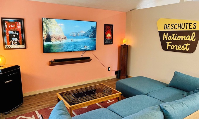 Mountain View District Casa | The Blue Spruce - bright, clean 2-bedroom home