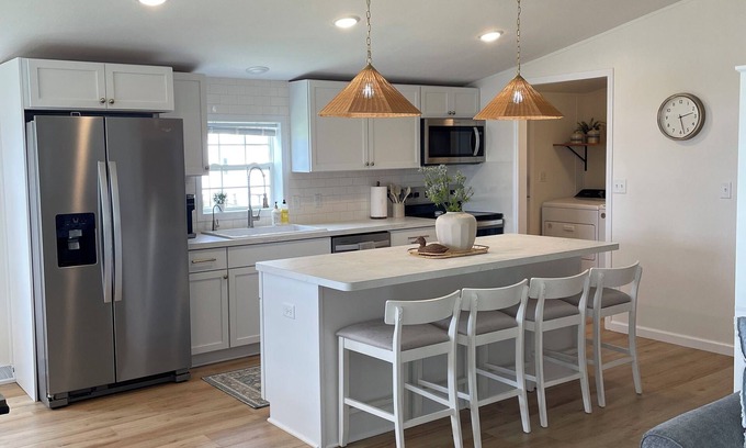Kendall Cabaña | The Blue Swan- Cottage on Swan Lake in Allegan, MI