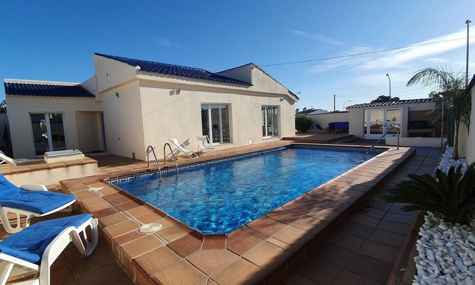 San Luis Villa | La villa azul de Torrevieja