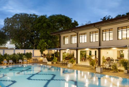 Pottuvil Division 2 Hotel | The Blue Wave Hotel