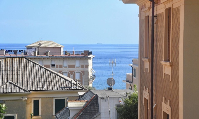 Varazze Apartamento | The blue window