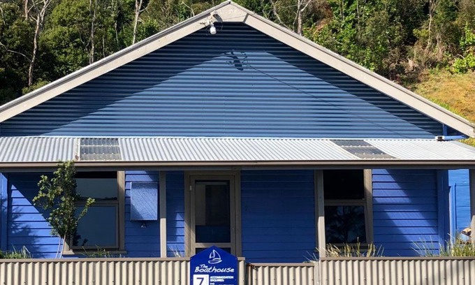 Strahan Casa | The Boat House