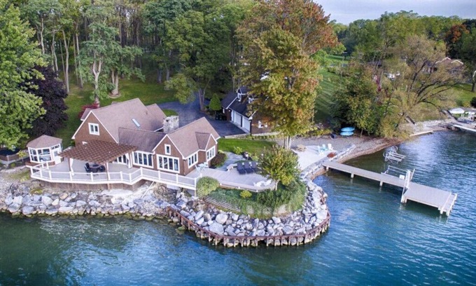 Poplar Ridge Casa | The Boat House - Cayuga Lake Oasis! Beautiful sunsets from the Hot Tub!