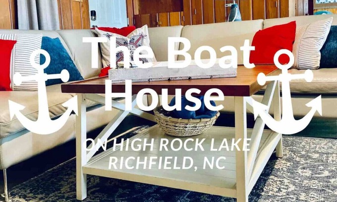 Southmont Cabina | The Boat House hideaway on High Rock Lake