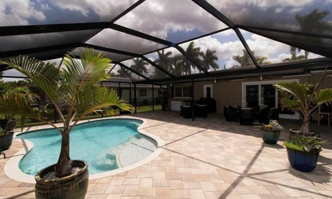 Pelican Casa | The Boat House
