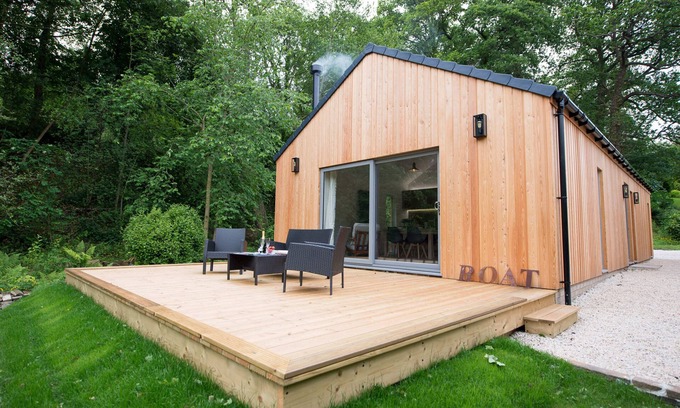 Riding Mill Cabaña | The Boathouse en Riding Mill, una casa de vacaciones contemporánea de 2 dormitorios.