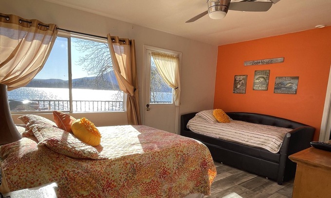 Clear Lake Cabaña | The Boathouse Cottage Clearlake Oaks