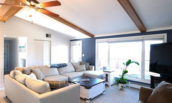 Forest Lake Casa | The Boathouse 4 Bed 2 1/2 Bath Lake Home