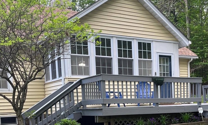 Mamakating Park Historic District Casa | The Boro Bungalow