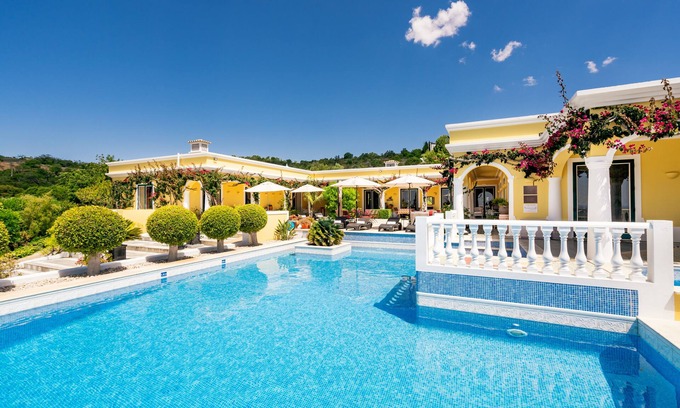 Loule Villa | El BougainVilla tiene una ubicación privada y una joya absoluta en el Algarve.