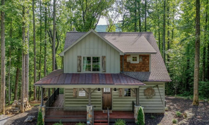 Frank Casa | The Boulders at Linville Falls Mountain Club - hot tub,screened porch, fire pit, Disc Golf