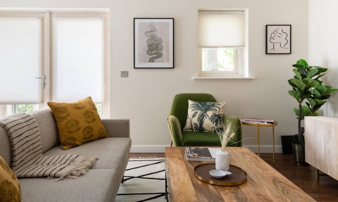 Bow Apartamento | The Bow Mews - Modern & Bright 2BDR Apartment with Patio