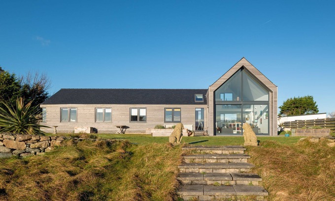 Malltraeth Casa | The Brackens: Beachfront holiday home, sleeps 6
