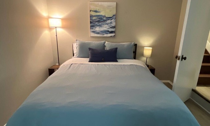 Fairport Harbor Apartamento | The Breakwall Suite!