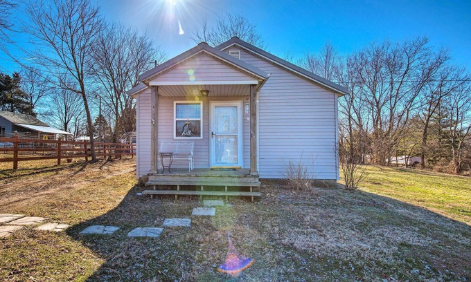 Perryville Casa | 'The Brewer Guesthouse' Tiny Home w/ Patio & Yard!