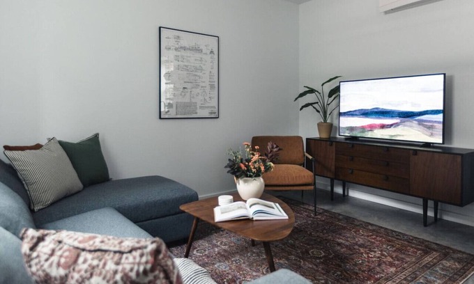 Kaslo Apartamento | Modern 1 bedroom apartment located in a historic building constructed in 1896