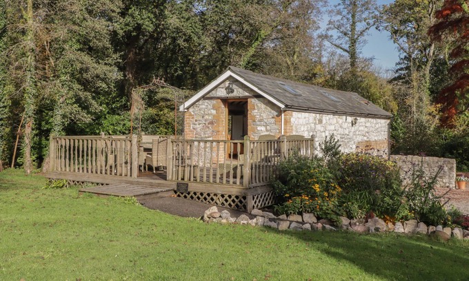Nantgarw Cabaña | THE BRIDAL ROOM, romantic, luxury holiday cottage in Cardiff