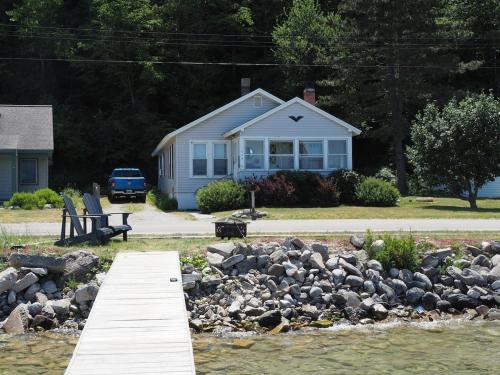 Frankfort Casa | The Bright And Breezy - Lakefront With Spa!
