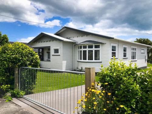 New Plymouth Casa | The Brooklands Bungalow - charming garden cottage
