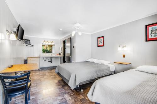 Quilcene Casa | The Brothers Room 7 at Mount Walker Inn