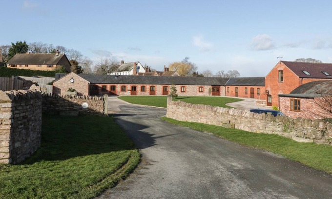 Alberbury Cabaña | The Bull Barn, ALBERBURY
