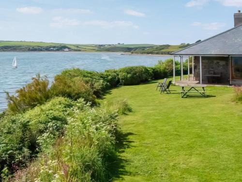 St Ishmaels Casa | The Bungalow