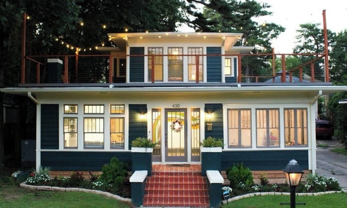 Highland Historic District Casa | The Bungalow Historic Modern 4/2 in Highland