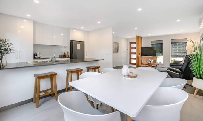 Blackmans Bay Casa | The Bungalow in the Bay Modern New 2 bed 15min/CBD