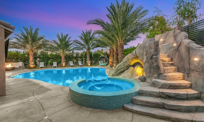 Coachella Casa | The Bungalow - Unique desert tropical experience, Giant pool with slide