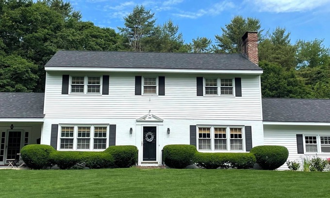 Kennebunk Casa | The Bunk House KBK in Kennebunk,Maine. 1.2 MILE to BEACH! Sleeps 9 people.