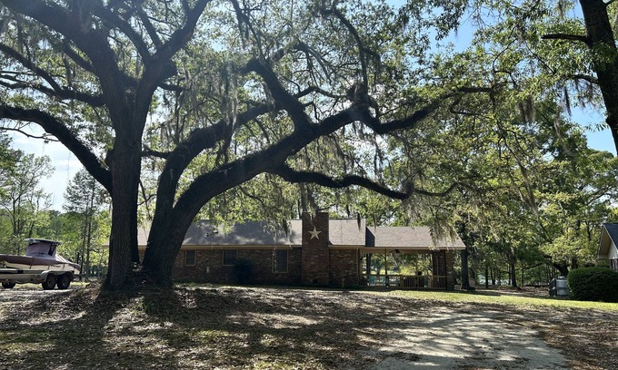 Eutawville Casa | The Bunkhouse at St Julien - Vintage Waterfront Lake House