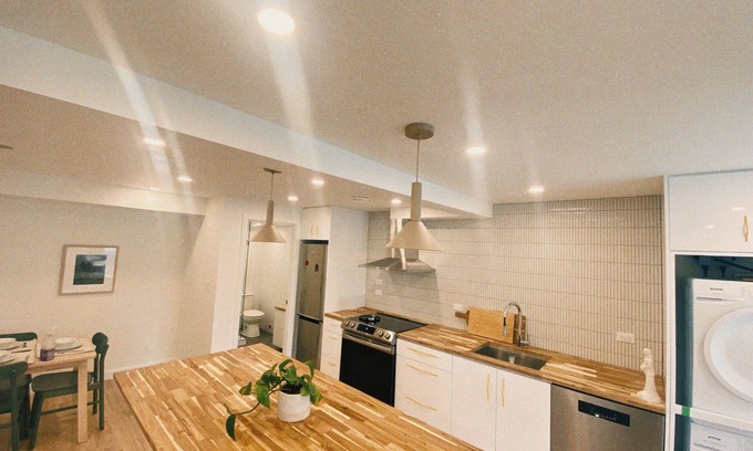 Revelstoke Casa | The Burrow - Downtown Revelstoke