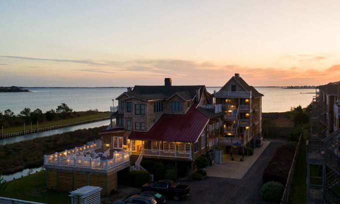 Manteo Cama Y Desayuno | The Burrus House Inn Waterfront Suites