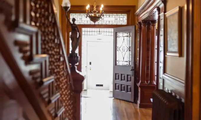 Owen Sound Casa | The Butchart Estate: heritage mansion by Georgian Bay