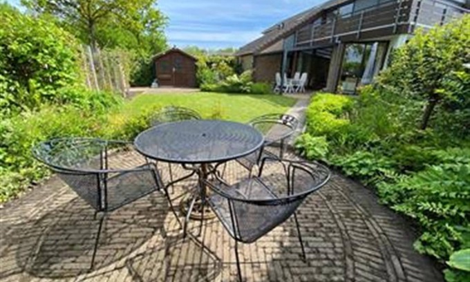 Brouwershaven Casa | The Butterfly. Peace and Freedom in Zeeland