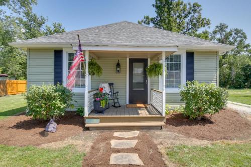 Defiance Casa | The Cabernet Cabin Defiance Home on Katy Trail!
