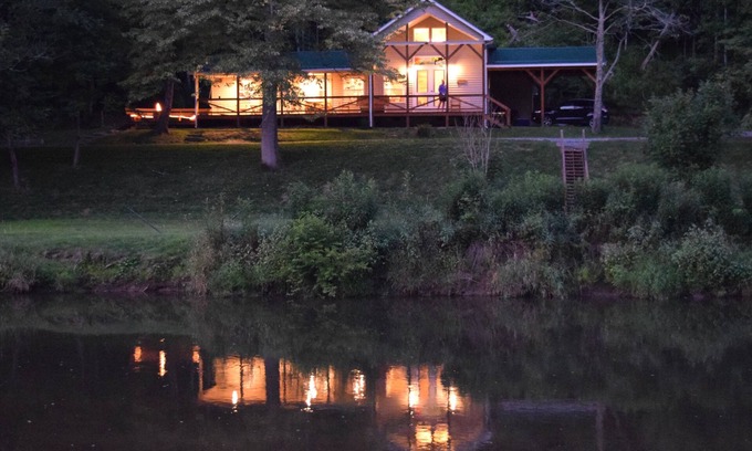 Lansing Cabina | The Cabin- Riverside Cabin Perfecto para su escapada familiar