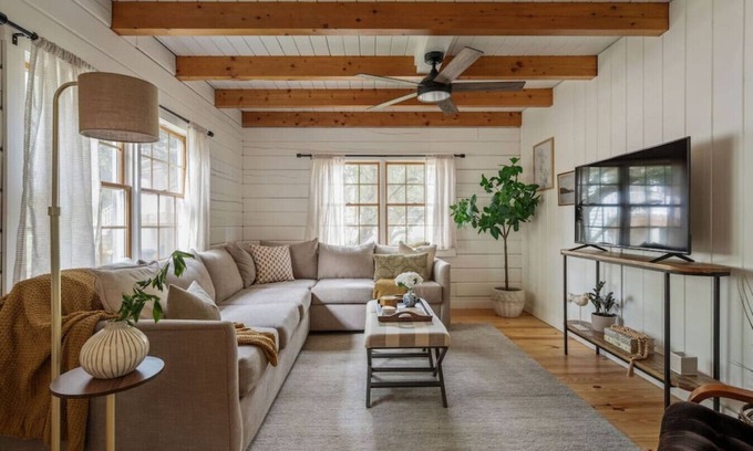 Colington Cabina | The Cabin - Unique OBX Stay, Huge Yard!